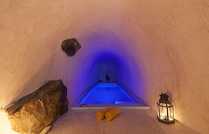 Abyssanto Suites & Spa