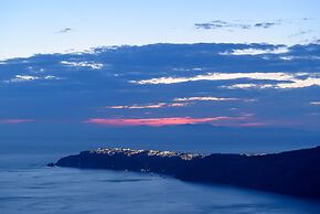 Abyssanto Suites & Spa