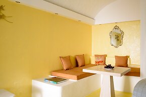 Abyssanto Suites & Spa