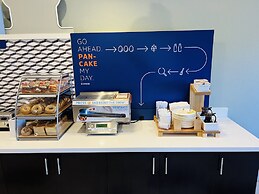 Holiday Inn Express & Suites Salinas by IHG