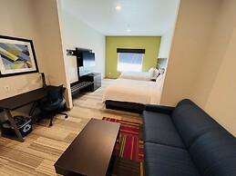 Holiday Inn Express & Suites Salinas by IHG