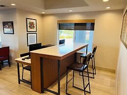 Holiday Inn Express & Suites Salinas by IHG