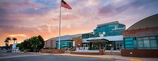 Holiday Inn Express & Suites Salinas by IHG