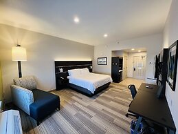 Holiday Inn Express & Suites Salinas by IHG