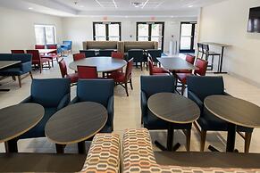 Holiday Inn Express & Suites Lexington NW-The Vineyard by IHG