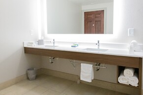 Holiday Inn Express & Suites Lexington NW-The Vineyard by IHG