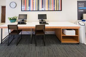 Holiday Inn Express & Suites Lexington NW-The Vineyard by IHG