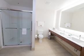 Holiday Inn Express & Suites Lexington NW-The Vineyard by IHG