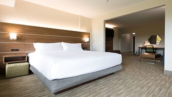 Holiday Inn Express & Suites Lexington NW-The Vineyard by IHG