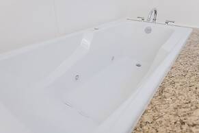 Holiday Inn Express & Suites Lexington NW-The Vineyard by IHG