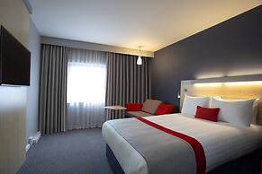 Holiday Inn Express Cheltenham by IHG