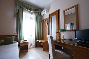 Hotel Adriano