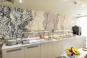 Almond Business Hotel