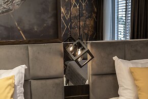 Almond Business Hotel