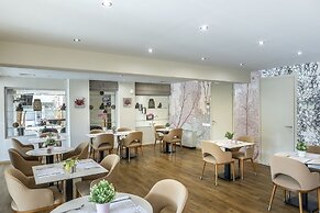 Almond Business Hotel