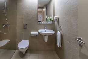 Almond Business Hotel