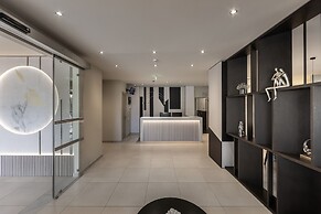 Almond Business Hotel