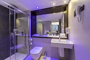 Almond Business Hotel