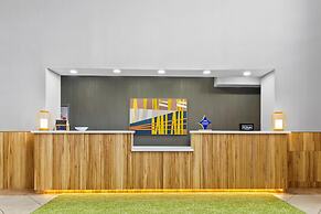 Spark by Hilton Houston Hobby Airport