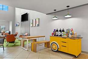 Spark by Hilton Houston Hobby Airport