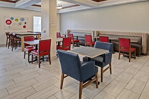 Holiday Inn Express Hotel & Suites Clarksville by IHG