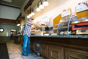 Holiday Inn Express Hotel & Suites Custer by IHG