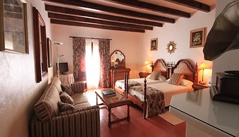 Petit Hotel Restaurante Ses Rotges - Adults Only