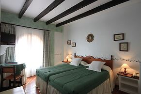 Petit Hotel Restaurante Ses Rotges - Adults Only