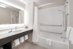 Holiday Inn Express & Suites Trinidad by IHG