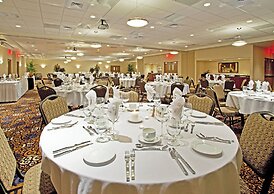 Holiday Inn Purdue - Fort Wayne by IHG