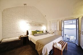 Armeni Village Rooms & Suites