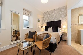 Wheatlands Lodge - Bed & Breakfast