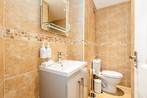 Wheatlands Lodge - Bed & Breakfast