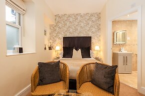 Wheatlands Lodge - Bed & Breakfast