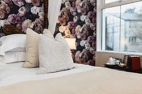 Wheatlands Lodge - Bed & Breakfast