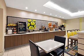 La Quinta Inn & Suites by Wyndham Palestine