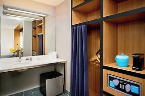 Aloft Montreal Airport