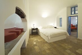 Pantelia Suites
