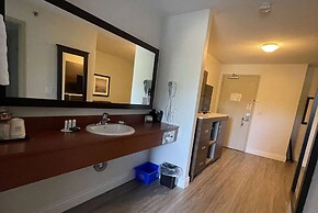 Super 8 by Wyndham Peterborough