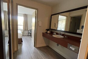 Super 8 by Wyndham Peterborough