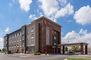 La Quinta Inn & Suites by Wyndham Wichita Airport