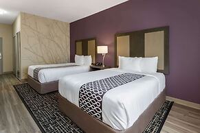 La Quinta Inn & Suites by Wyndham Wichita Airport