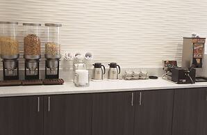 La Quinta Inn & Suites by Wyndham Wichita Airport