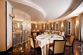 Regent Beach Hotel & Apartments