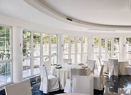 Regent Beach Hotel & Apartments