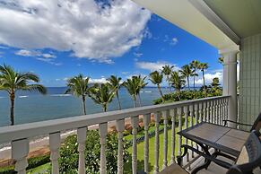 Lahaina Shores #425 Studio Bedroom Condo by RedAwning