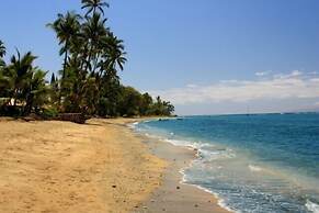 Lahaina Shores #425 Studio Bedroom Condo by RedAwning