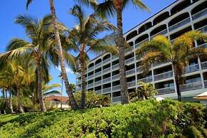 Lahaina Shores #425 Studio Bedroom Condo by RedAwning