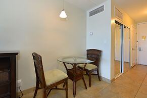 Lahaina Shores #425 Studio Bedroom Condo by RedAwning
