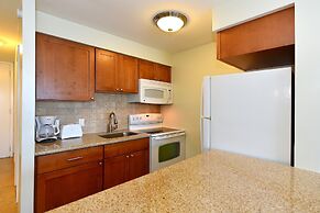 Lahaina Shores #425 Studio Bedroom Condo by RedAwning